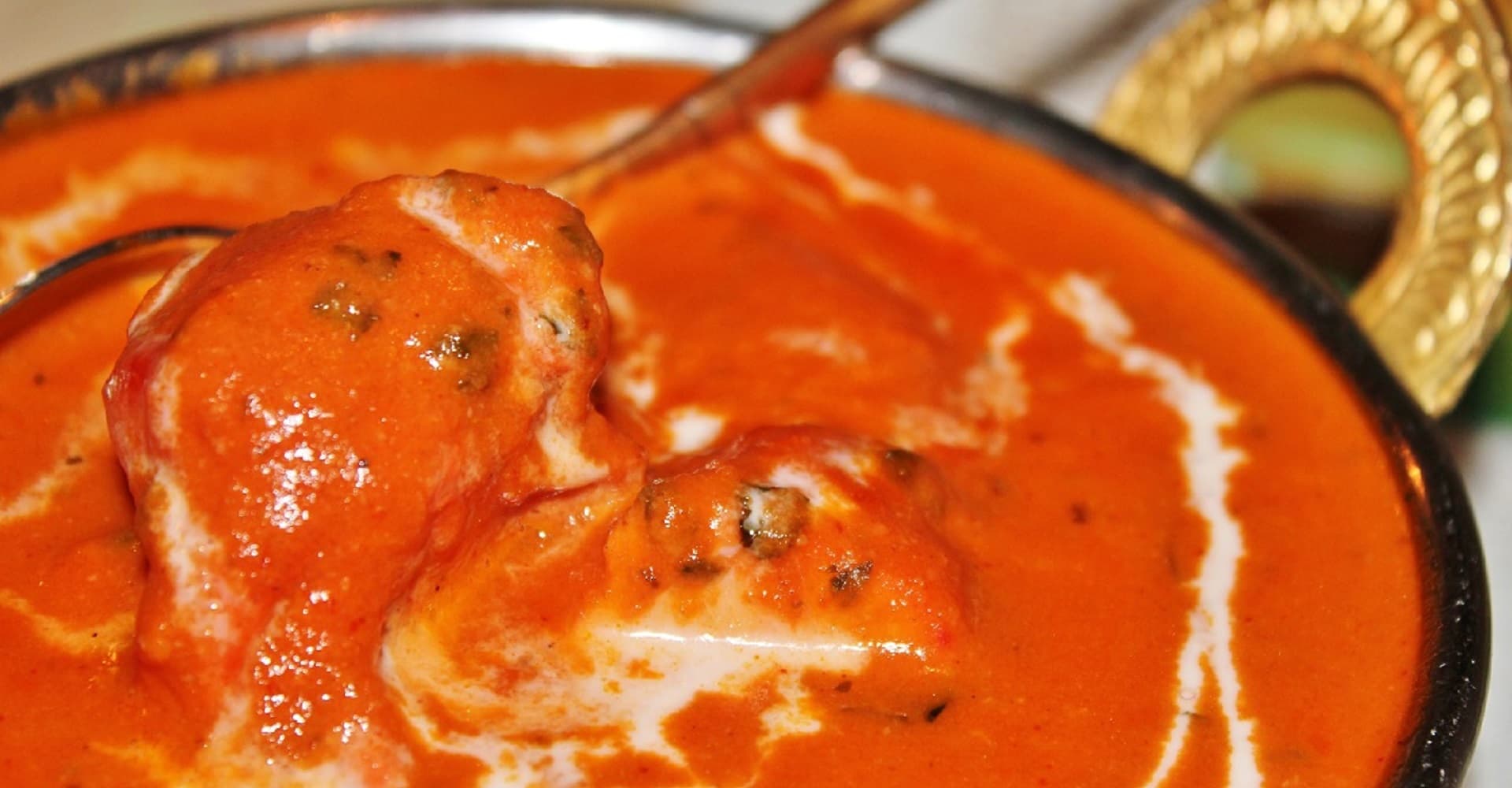 Ginger Butter Chicken kreemjas tomati-võikastmes vasknõus